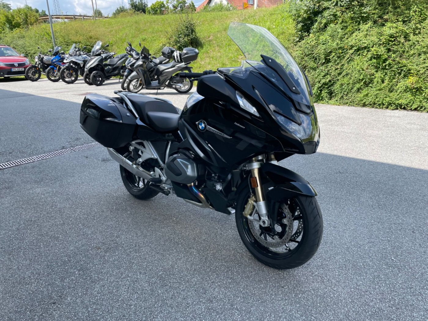 Fahrzeugabbildung BMW R 1250 RT Sondermodell Triple Black ACC