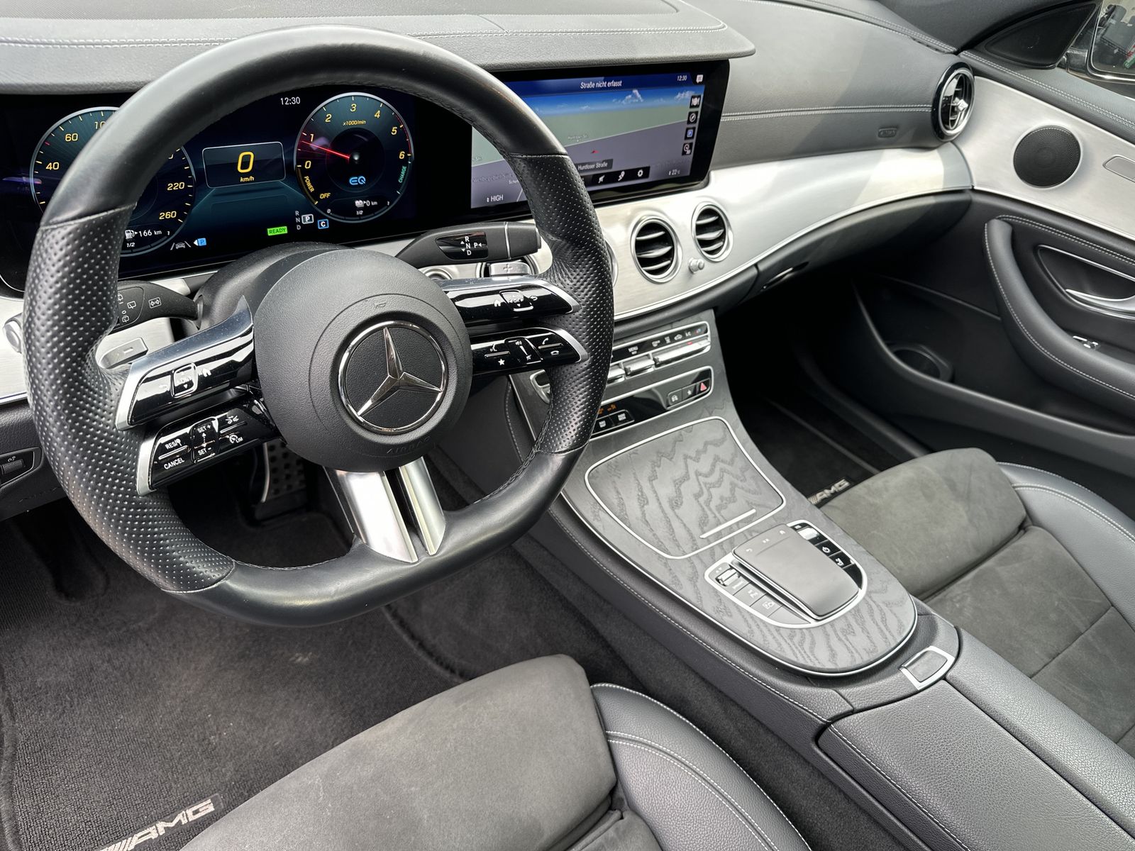 Fahrzeugabbildung Mercedes-Benz E 300de T AMG-Line NAV+LED+PANO+DISTRONIC+WIDE