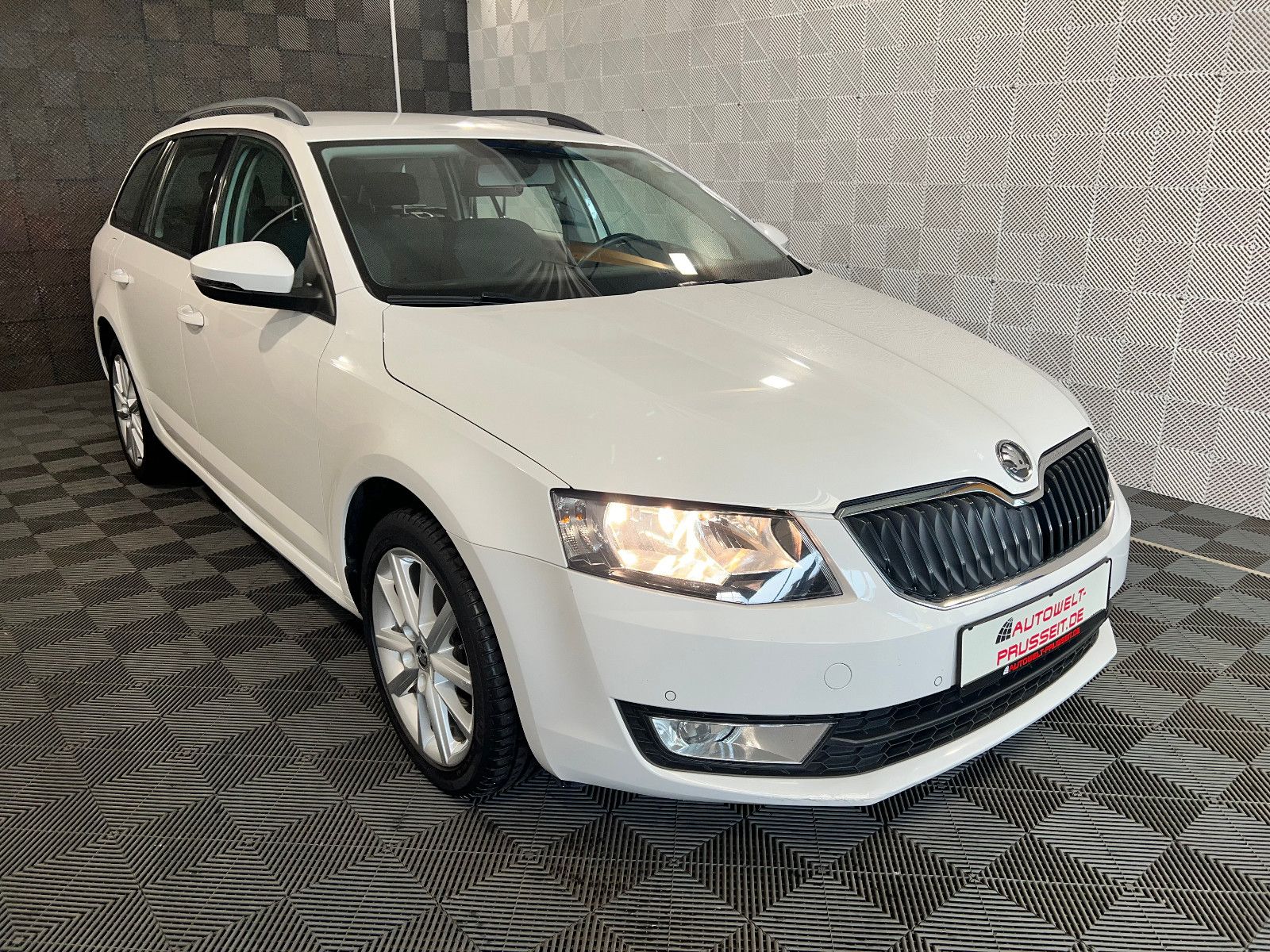 Gebrauchtwagen Skoda Octavia Octavia Combi Ambition PDC V+H-SHZ-AUDIOSY.-TEMP in Horb am Neckar