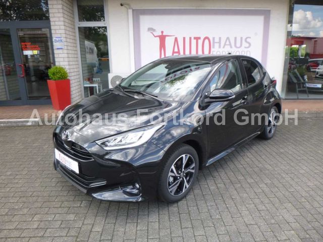 Toyota Yaris 1.5 Autom. Selection Style - LED, Navi, SZ