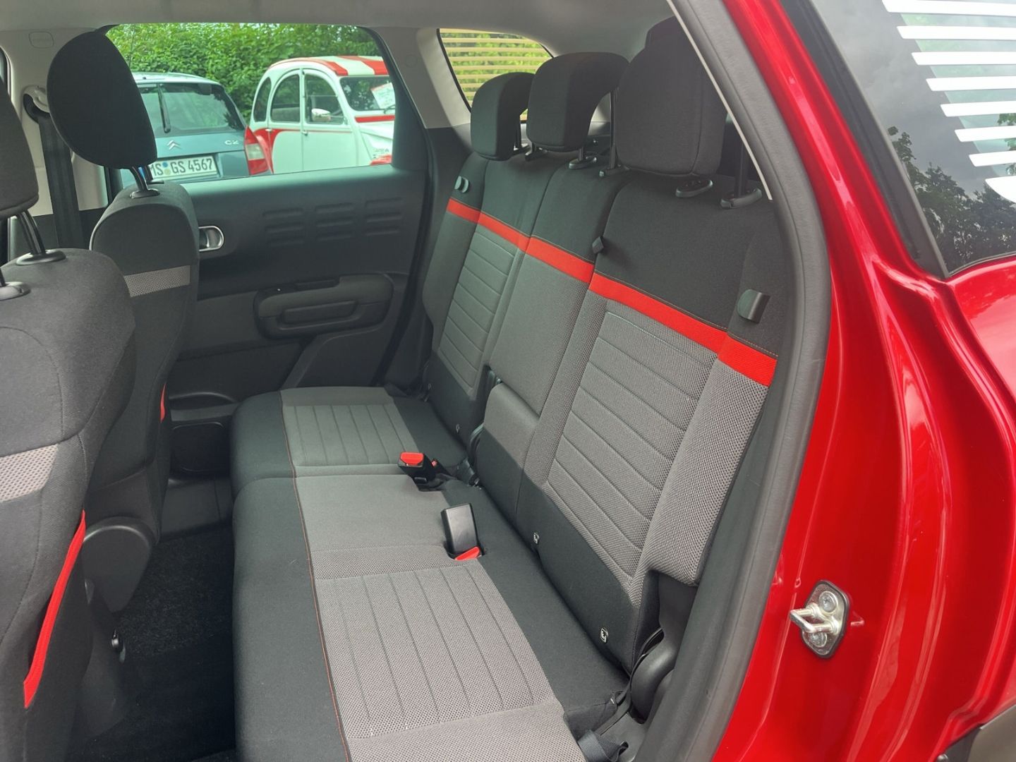 Fahrzeugabbildung Citroën C3 Aircross 1.2 PureTech 110 Shine Navi CarPlay