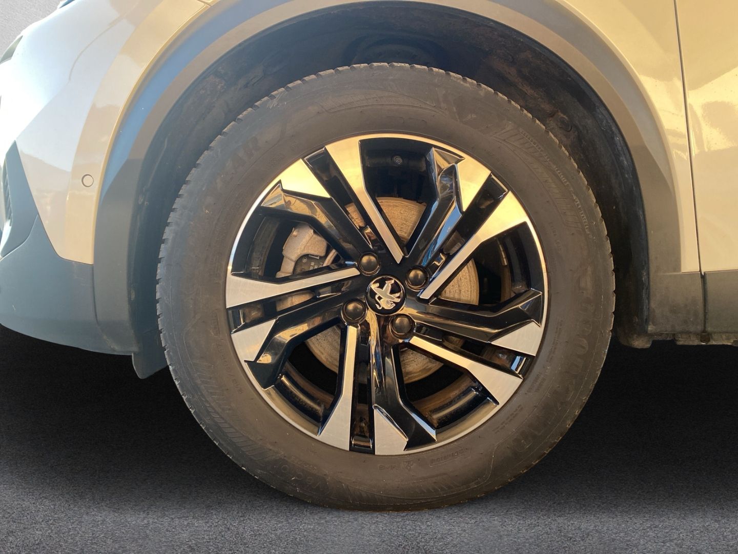 Fahrzeugabbildung Peugeot 2008 e- GT Elektromotor 136 *Sitzheizung*ACC*Kam