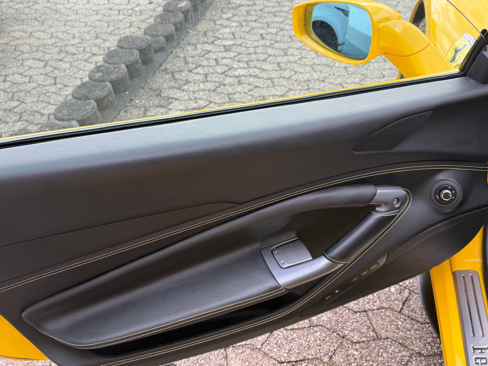 Fahrzeugabbildung Ferrari F8 Spider /LIFT/KAMERA/CARBON-LED-LENK./MEMORY