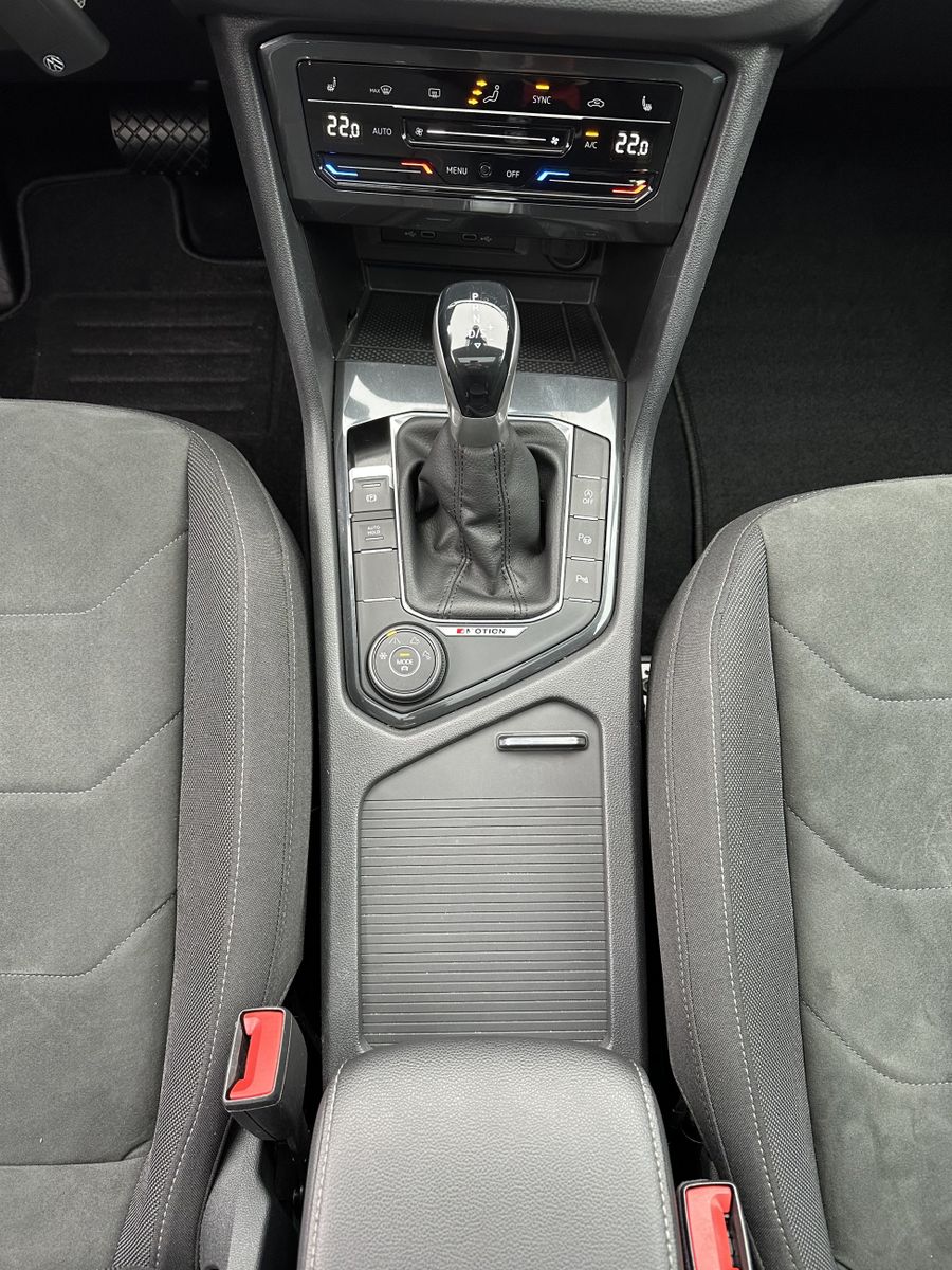 Fahrzeugabbildung Volkswagen Tiguan 4Motion Elegance/Sport NAV+LED+PANO+19ZO