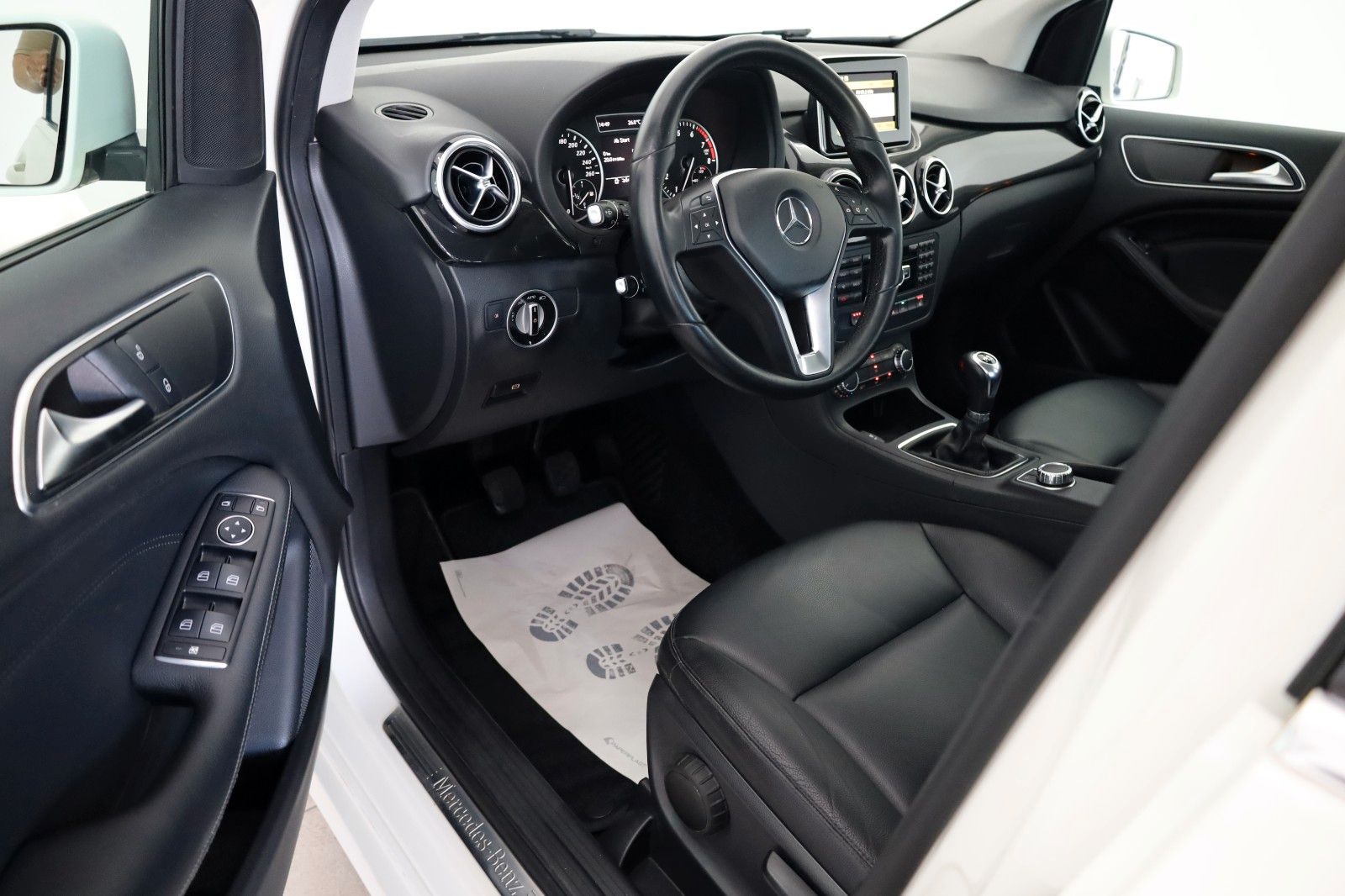 Fahrzeugabbildung Mercedes-Benz B 180 Leder,Navi,Xenon,SH,PDC,SR+WR