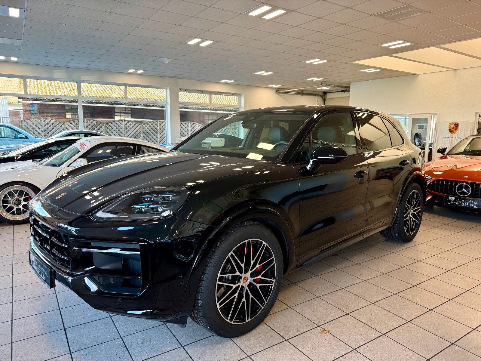 Fahrzeugabbildung Porsche Cayenne GTS SportDesign/Panorama/InnoDrive