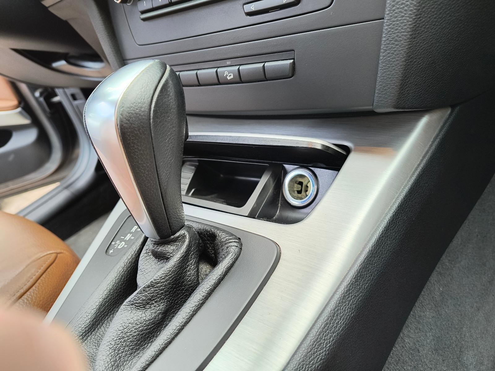 BMW 330 2010 — photo 10
