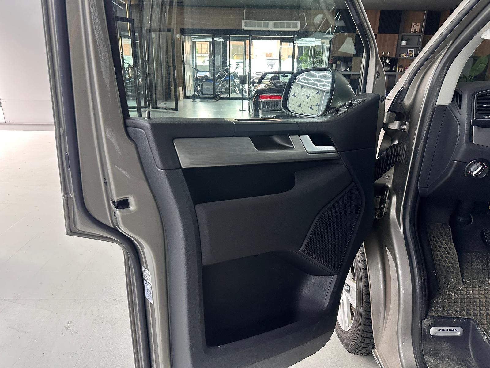 Volkswagen T6 Multivan Comfortline 2.0 TDI DSG AHK SHZ CAM foto 10
