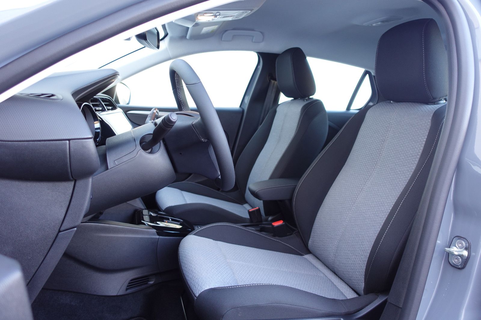 Fahrzeugabbildung Opel Corsa Hybrid Edition Sitzh.,Allwetter,LED,PDC