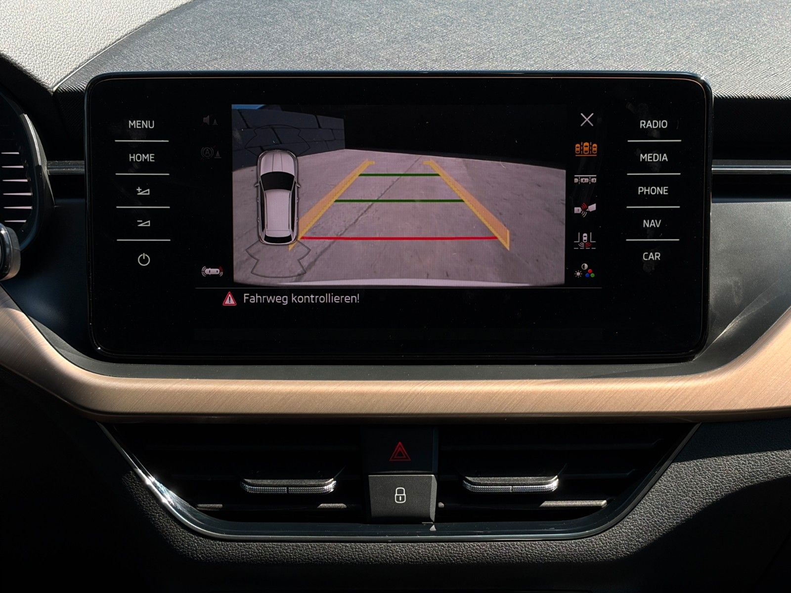 Fahrzeugabbildung SKODA Kamiq 1.0 TSI DSG Style CarPlay LED ACC CAM LHZ