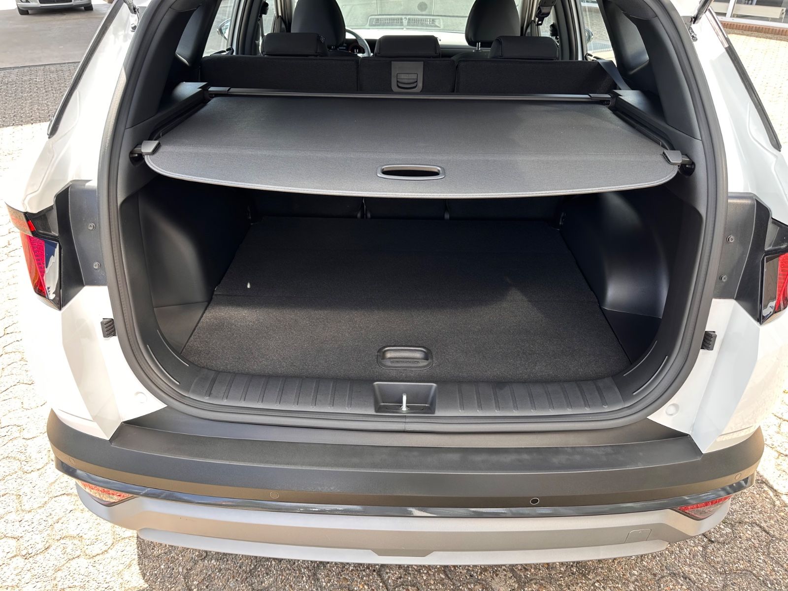 Fahrzeugabbildung Hyundai TUCSON Black-Line Hybrid 1.6 T-GDi DCT SHZG/RFK