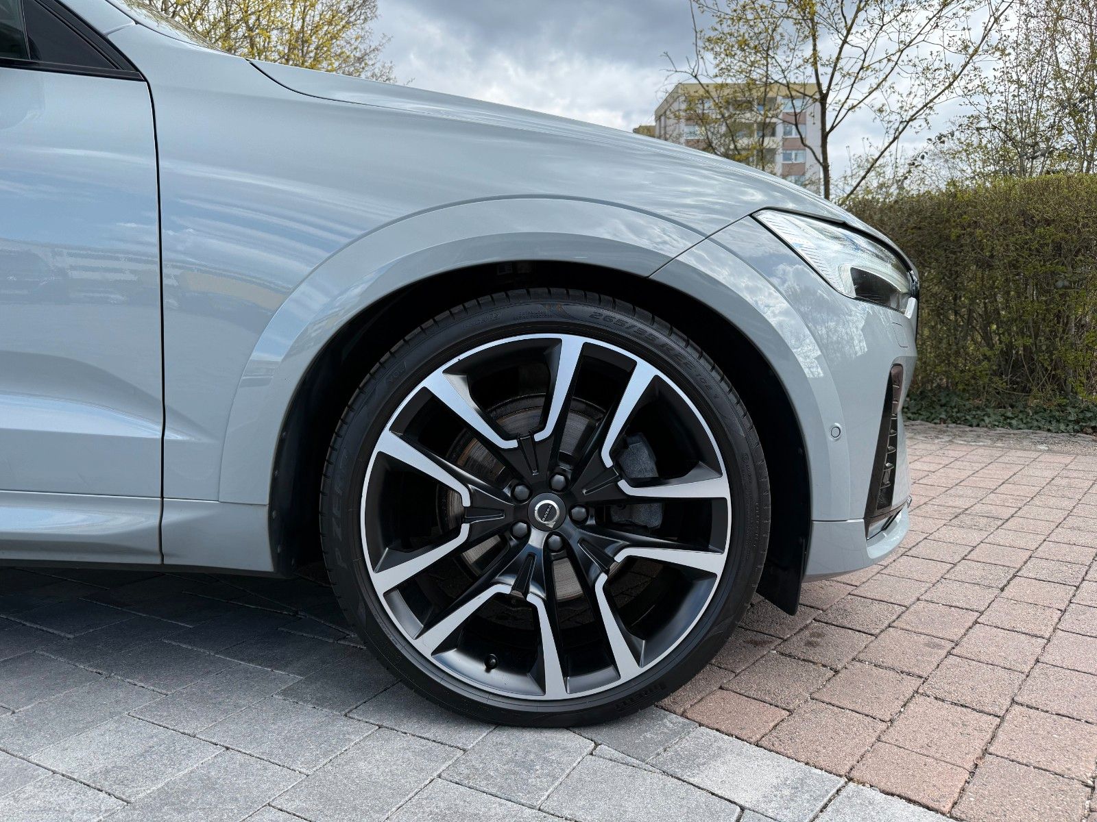 Volvo XC60 B4 AWD ULTIMATE DARK STANDHZG AHK 22 LEDER foto 4