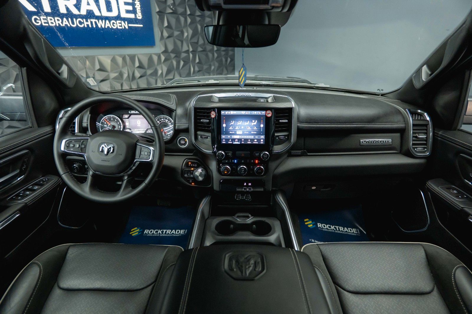 Fahrzeugabbildung Dodge RAM 5.7 V8 HEMI 4x4 NIGHT Laramie ARMY STYLE 19%