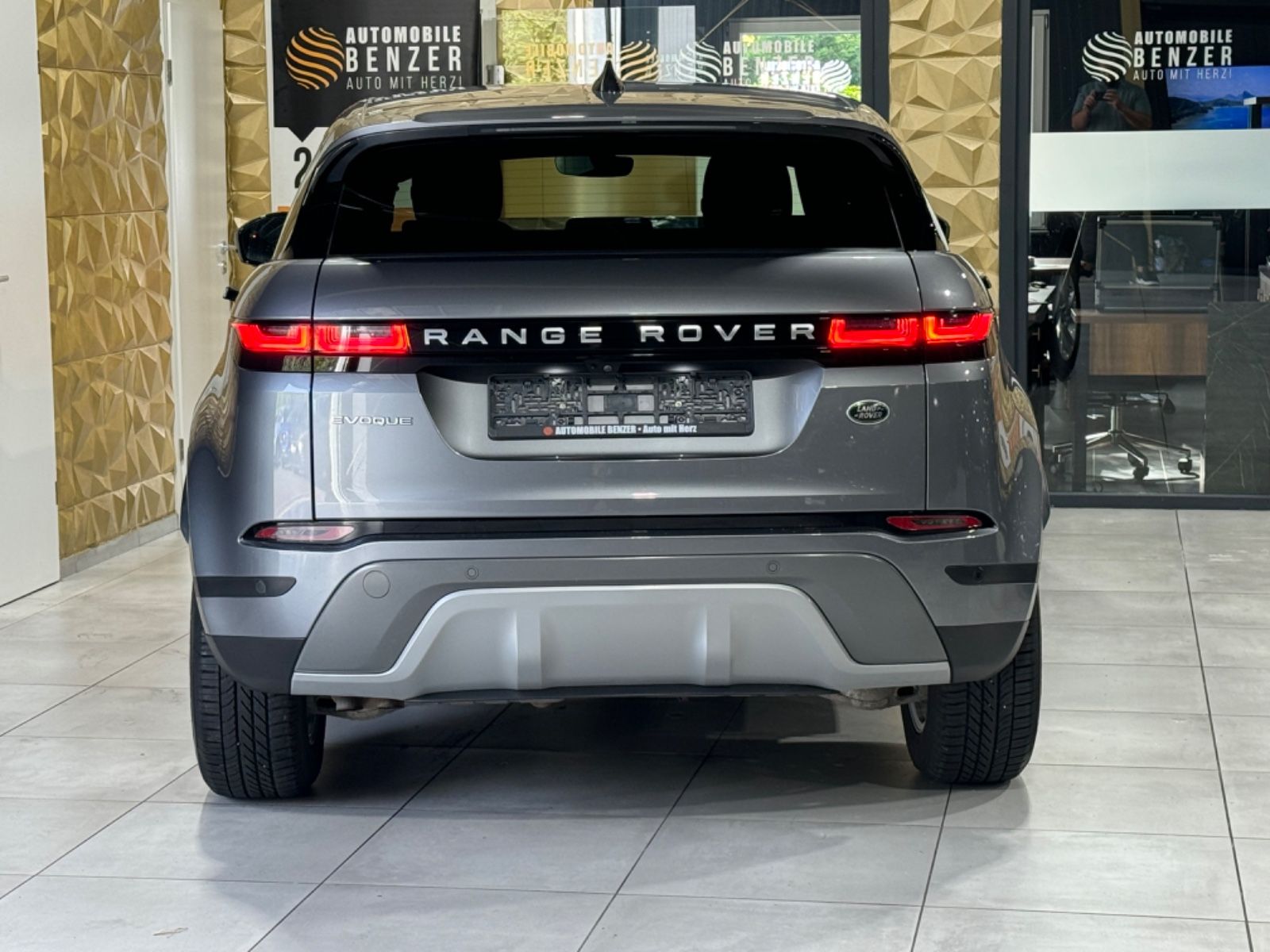 Fahrzeugabbildung Land Rover Range Rover Evoque S//