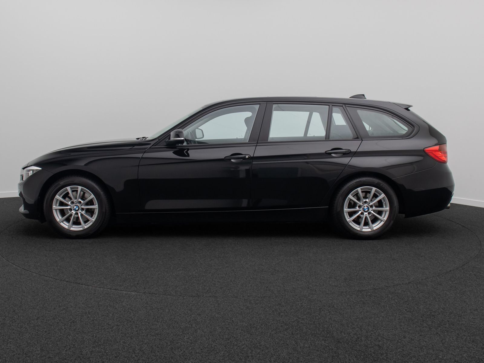 Fahrzeugabbildung BMW 320d PDC Panorama NaviBusiness KlimaAut Regensen