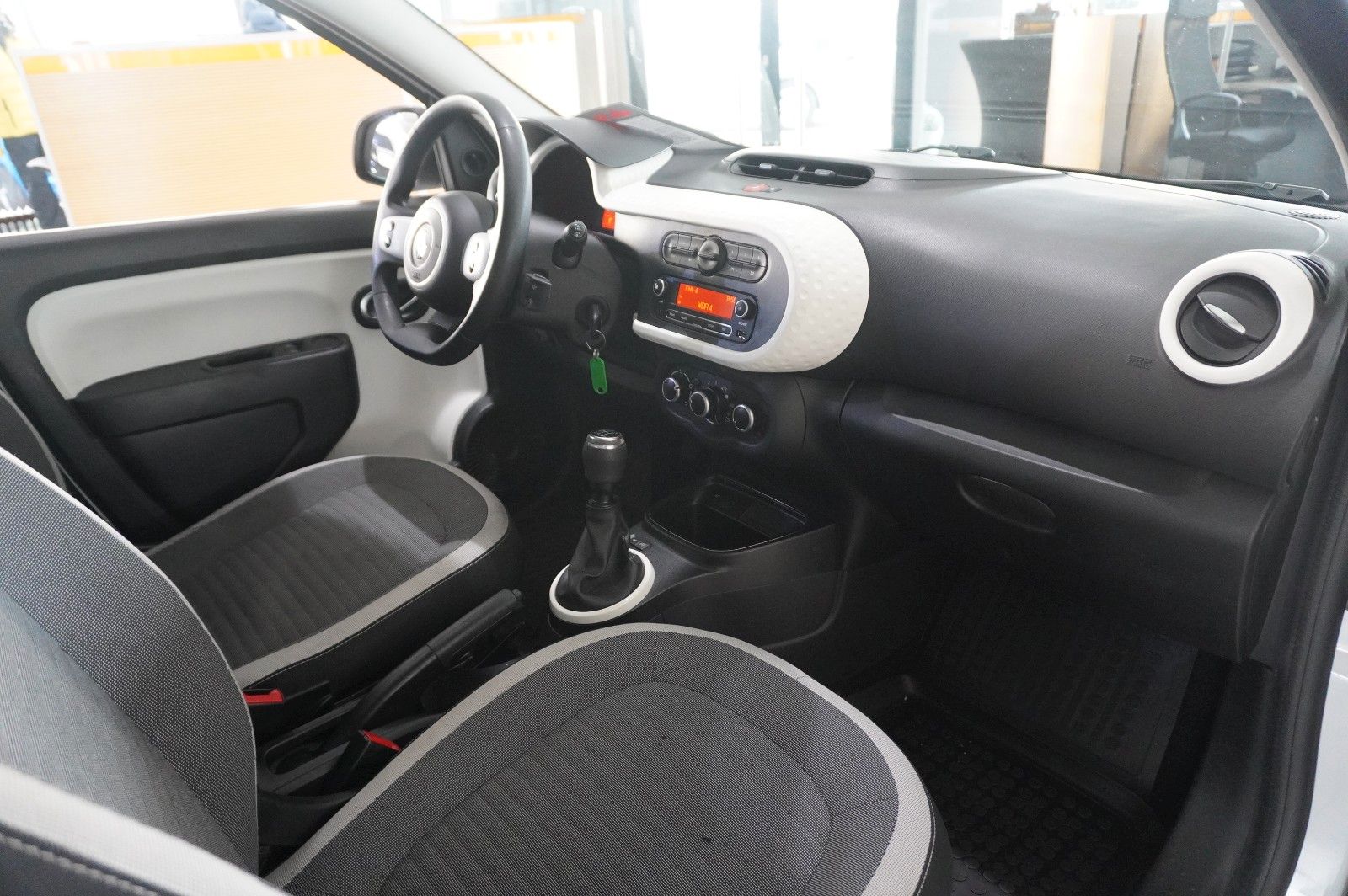 Fahrzeugabbildung Renault Twingo 1.0 SCE LIMITED 5-TÜR  LED/KLIMA/USB/BT