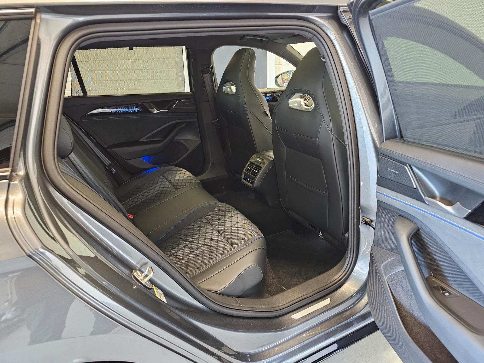 Volkswagen Passat Variant 2.0 TDI R-line +ACC//CarPlay//AHK