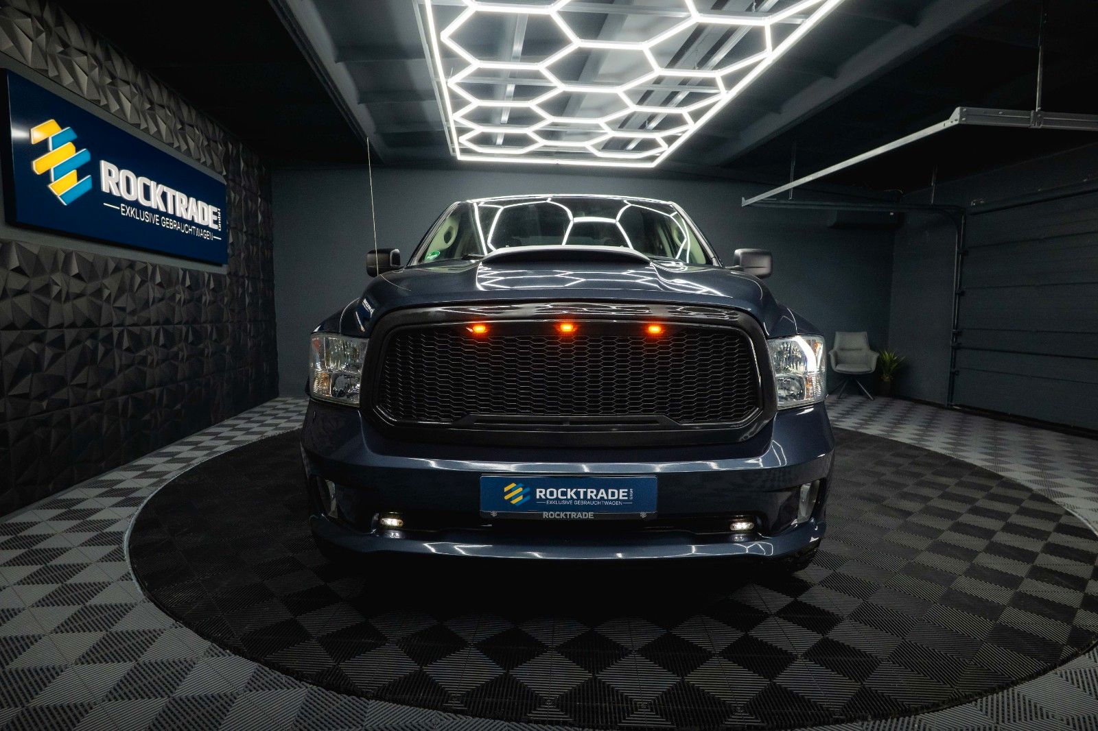 Fahrzeugabbildung Dodge RAM 3.6 V6 4x4 LONGBED Offroad *LPG*6 Sitze*