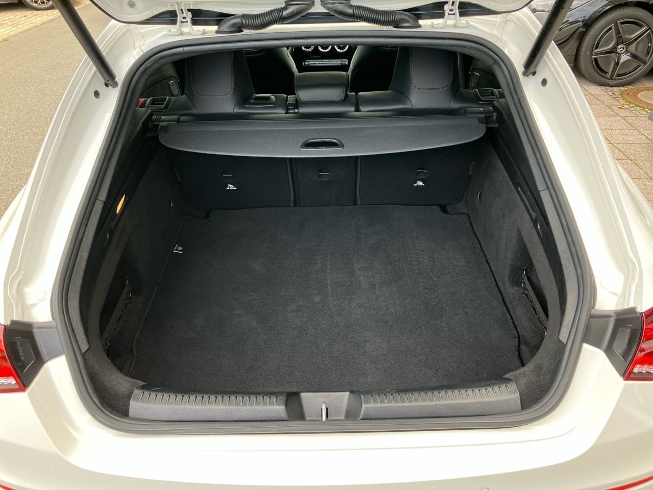 Fahrzeugabbildung Mercedes-Benz CLA 45 S 4M+ AMG SB Night+Pano+HUD+Burmester+360