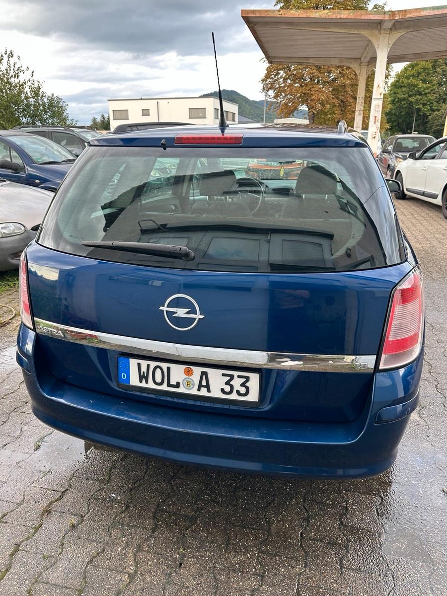 Opel Astra 2006 — interior