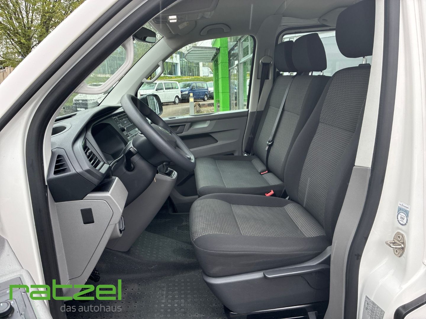 Fahrzeugabbildung Volkswagen T6.1 Kombi KR 2.0 TDI -Sitzer AHK DAB Notbremsas