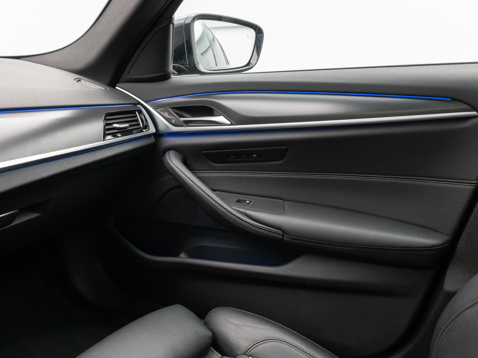 Fahrzeugabbildung BMW 530d  M Sport Panorama Kamera Laser HUD DAB HiFi
