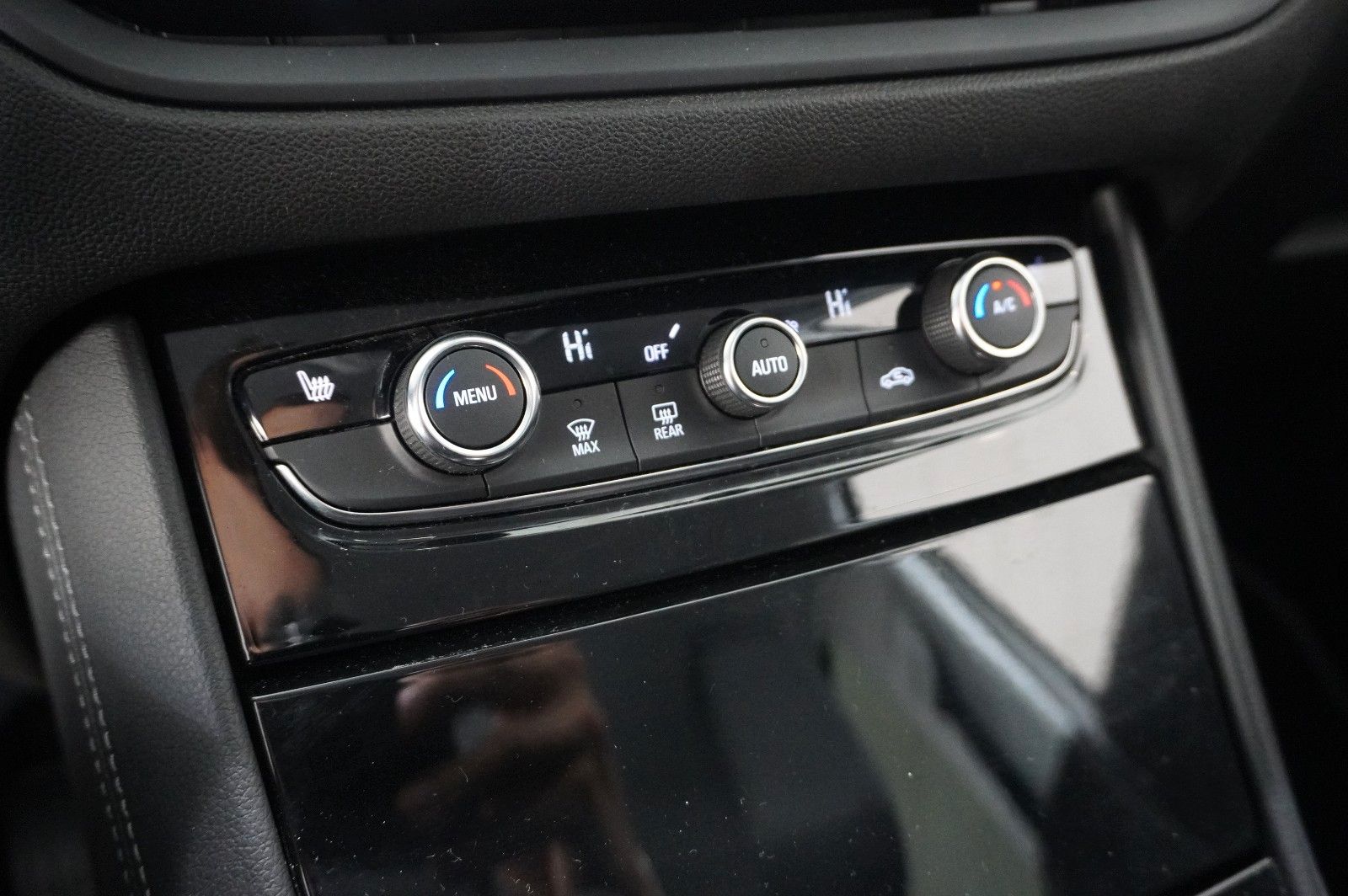 Fahrzeugabbildung Opel Grandland (X) 1.2T GS LINE NAVI/LED/KAMERA/SPORT