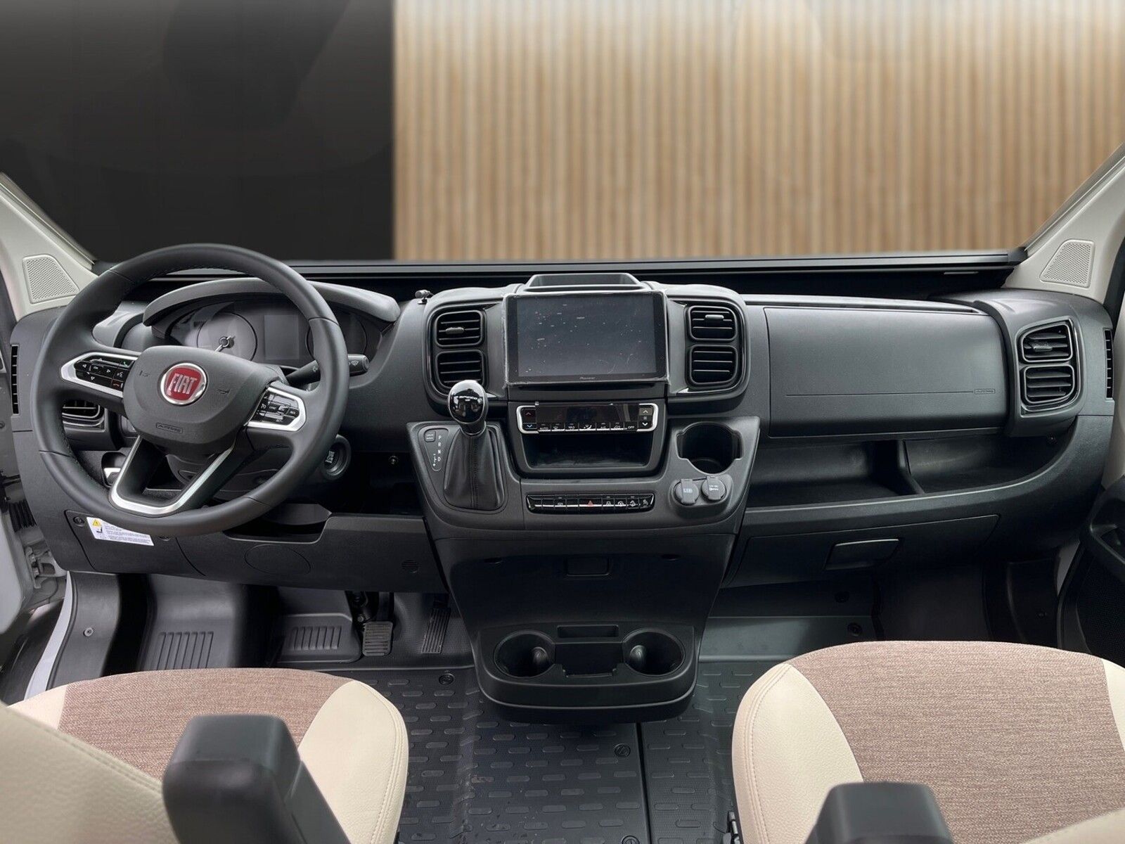 Fahrzeugabbildung Eura Mobil Van V 635 EB Fahrassistenzpaket, Skyroof, RFK