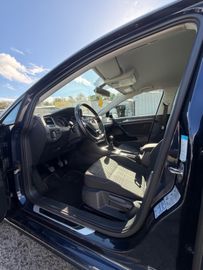 Volkswagen Golf - 9
