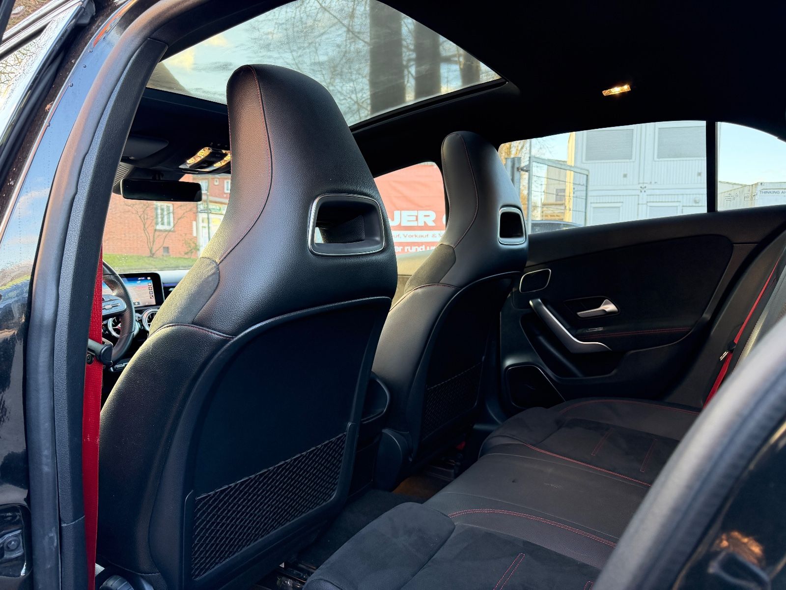 Fahrzeugabbildung Mercedes-Benz A 35 AMG 4Matic*BURMESTER*PANO*LED*ALCANTARA*19"