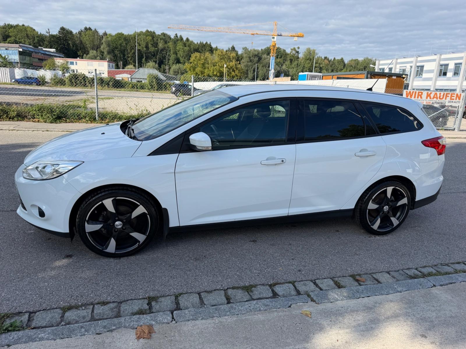 Ford Focus 2012 — rear view