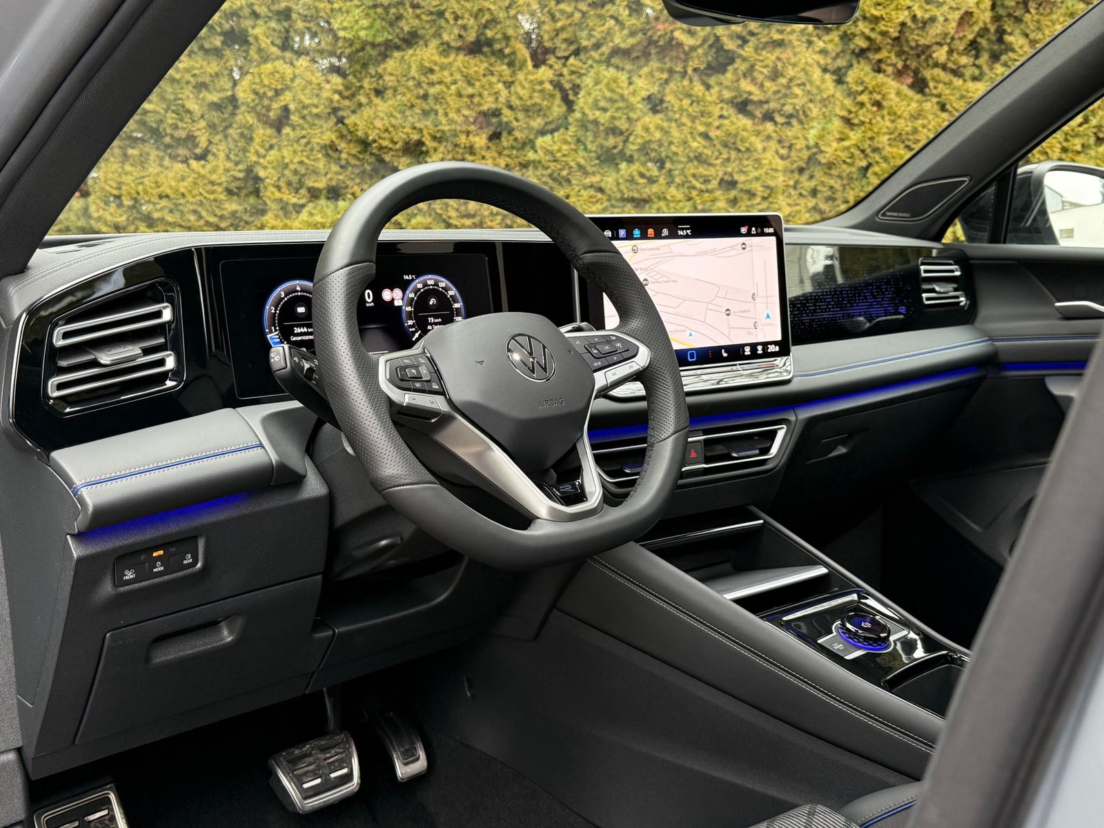 Fahrzeugabbildung Volkswagen Tiguan 2.0TSI DSG 4M R-Line MATRIX+PANO+AHK+360°