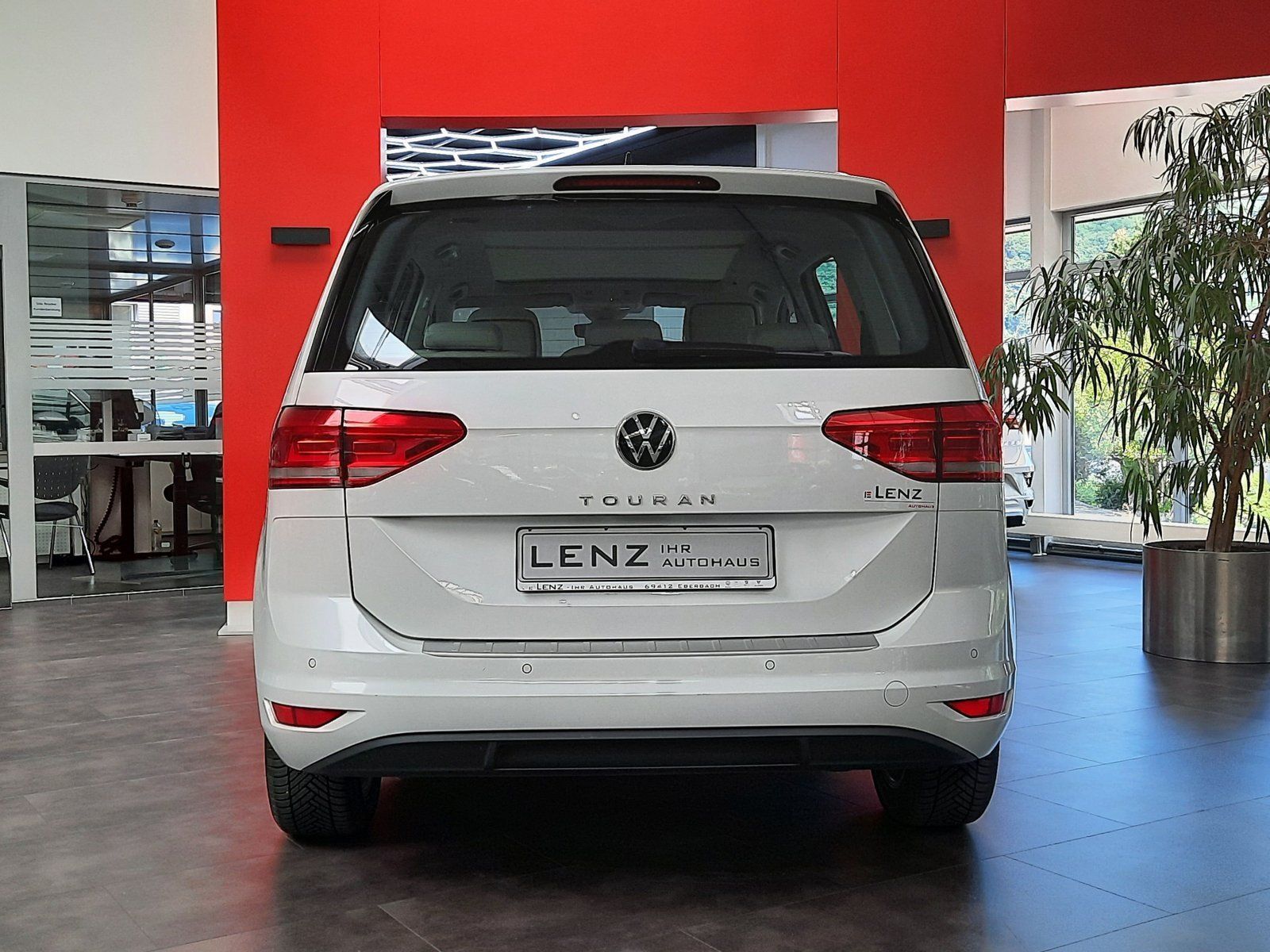 Fahrzeugabbildung Volkswagen Touran Highline TSI *AHK*Panodach*LED*PDC*Navi*