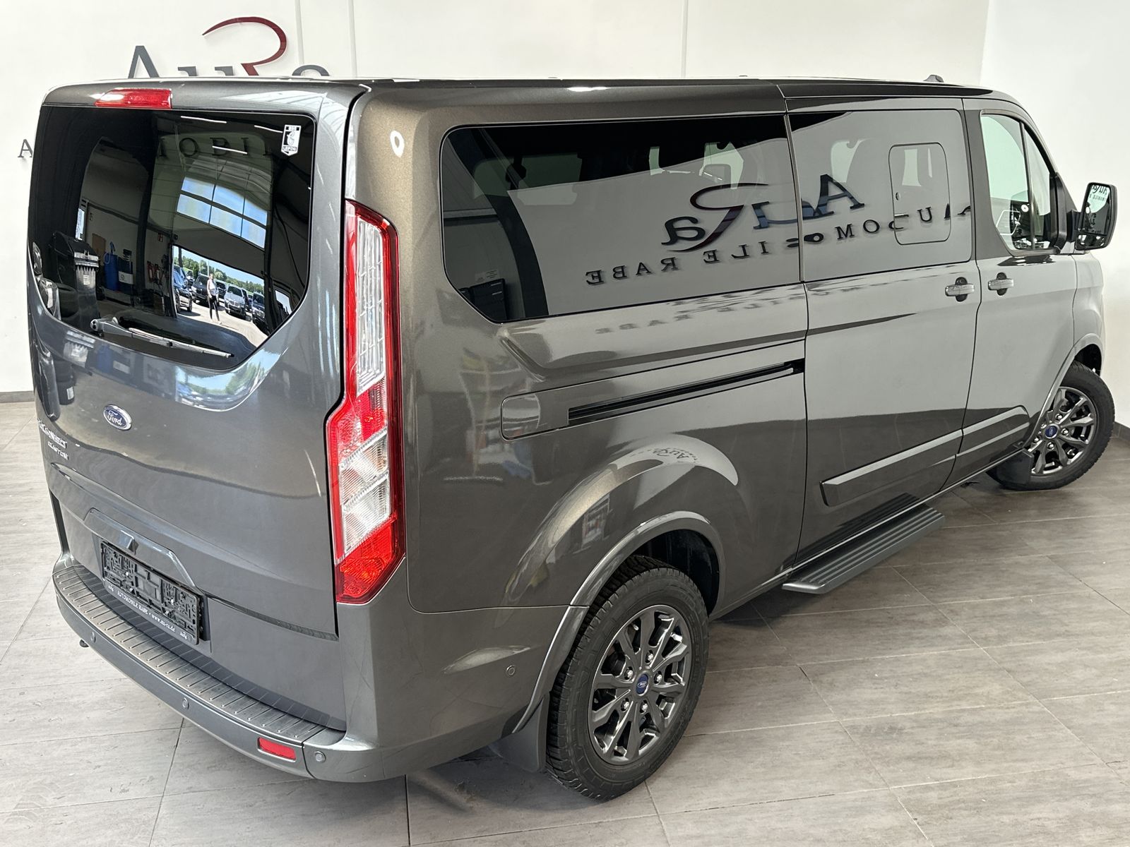 Fahrzeugabbildung Ford Tourneo Custom 320 L2H1 Titanium NAV+XEN+KAMERA