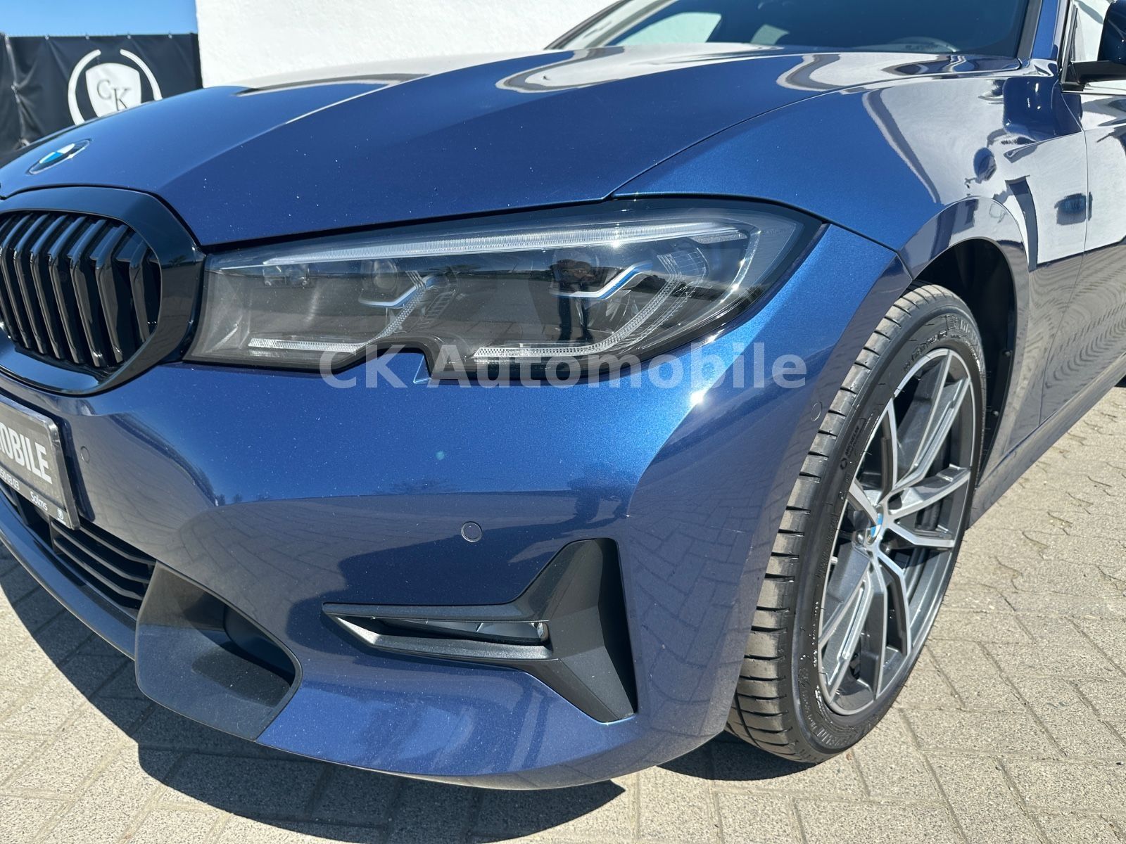 Fahrzeugabbildung BMW 318d Touring Sport-Line/Shadow-Line/Navi/Laser