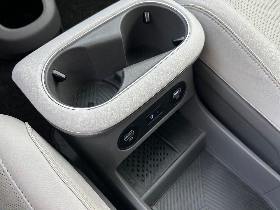 Fahrzeugabbildung Hyundai IONIQ 5 4WD 72kWh UNIQ VOLL SOLARDACH+RELAX+20A