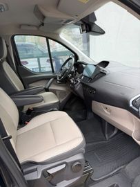 Ford Tourneo Custom - 12