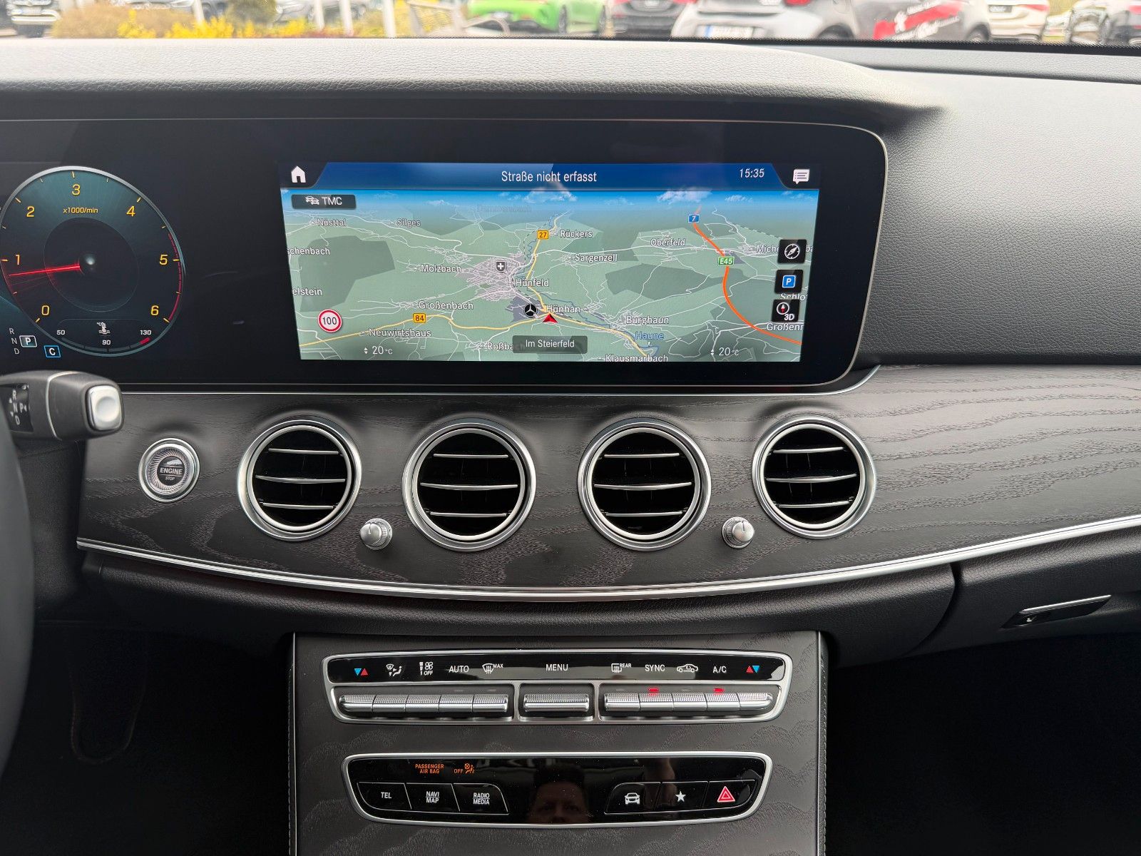 Fahrzeugabbildung Mercedes-Benz E 220d T Massage+Pano+Burm+Distr+360+HUD+Night