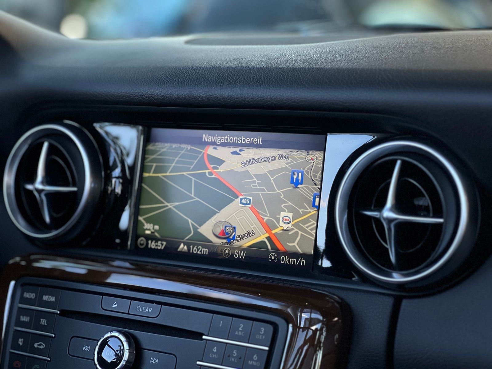 Fahrzeugabbildung Mercedes-Benz SLC 200 LED LEDER NAV SHZ PDC 18"
