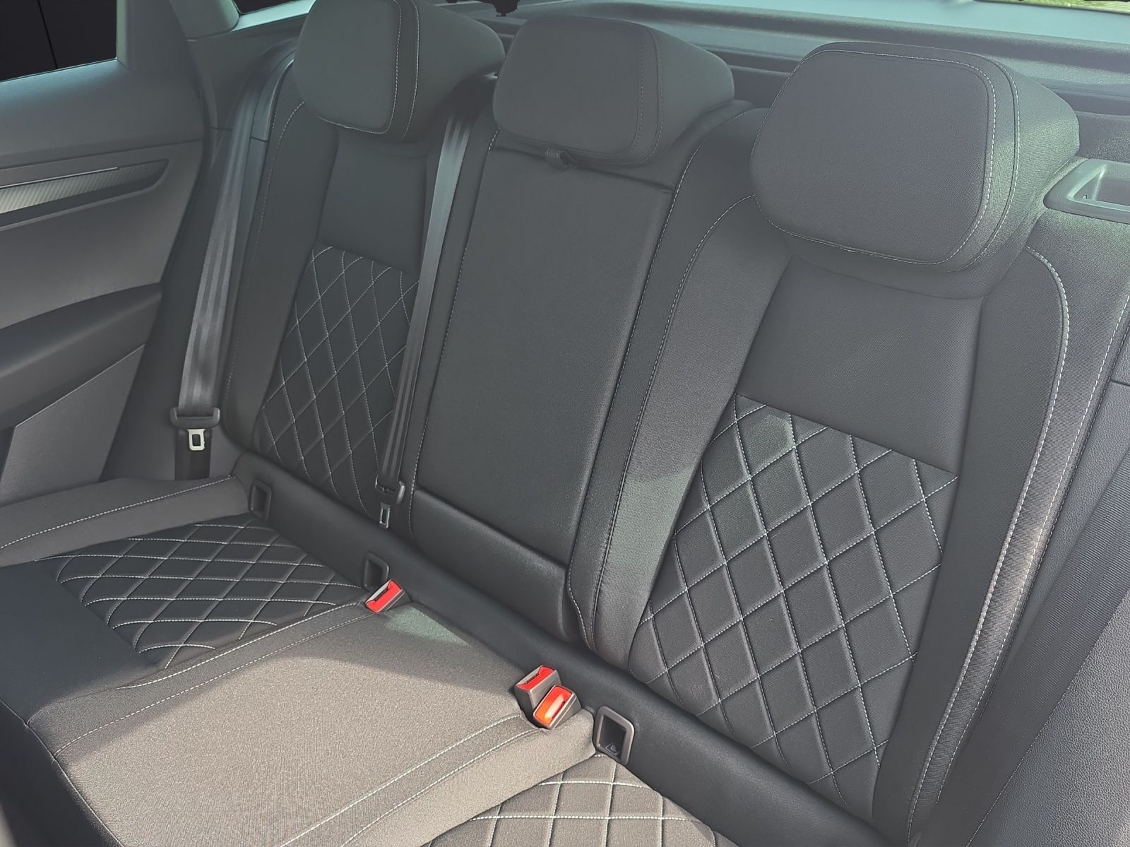 Fahrzeugabbildung SKODA Karoq Sportline 1.5 TSI DSG AHZ MATRIX NAVI ACC