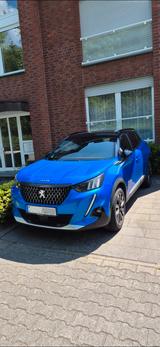Peugeot 2008 PureTech 155 EAT8 GT GT - Peugeot 2008: Blau