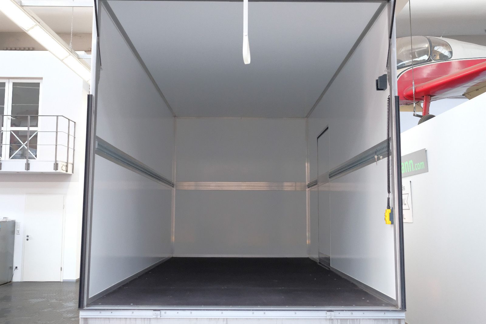 Fahrzeugabbildung Mercedes-Benz Sprinter 319 CDI Koffer Ladebordwand SOFORT