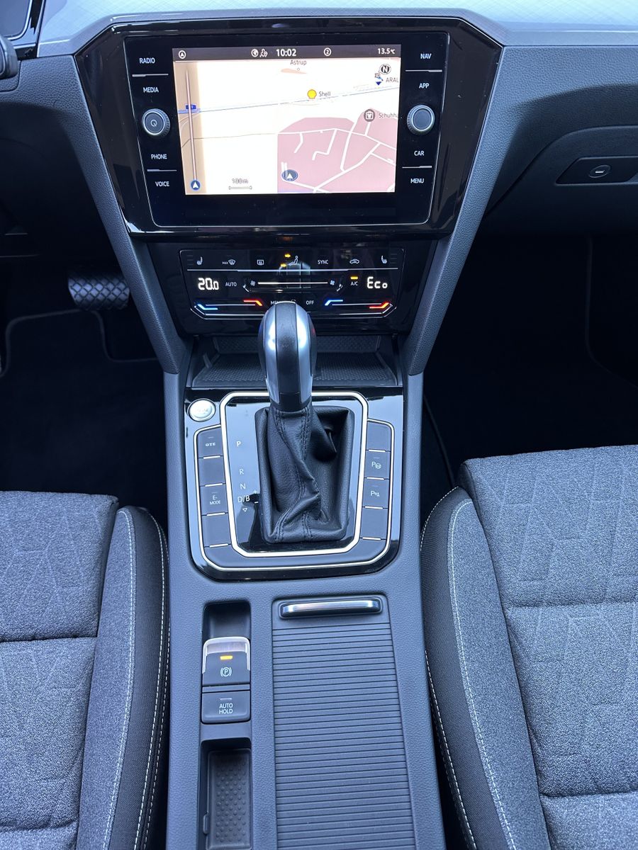 Fahrzeugabbildung Volkswagen Passat Variant GTE NAV+IQ-LIGHT+AHK+KAMERA+17ZO