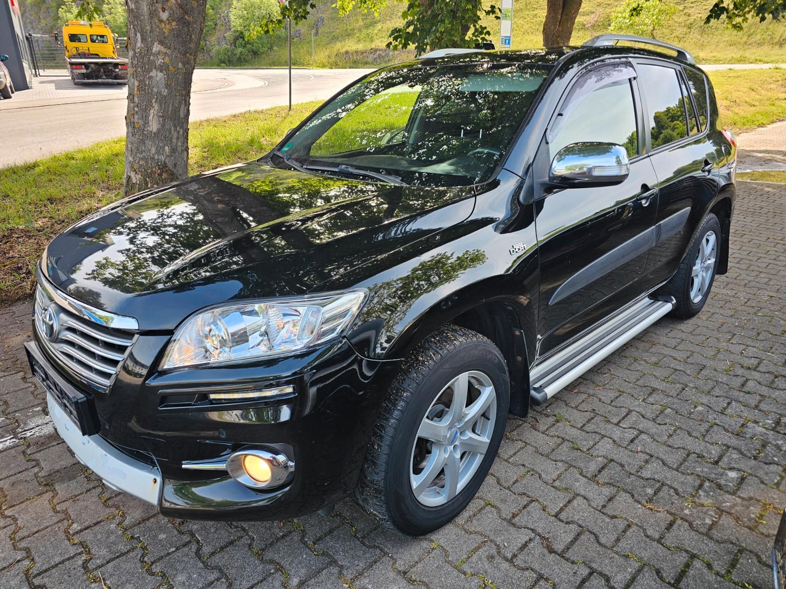 Toyota RAV 4 2,2-l-D 4x4  Aut Xenon Leder Navi Kamera