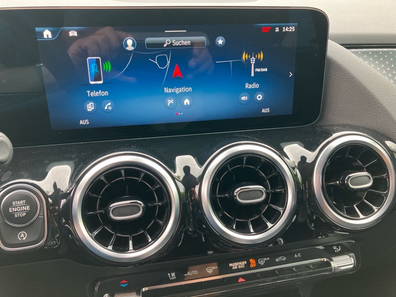 Fahrzeugabbildung Mercedes-Benz GLA 220 4M ALLRAD+AHK+DISTR+TOTW+LHZ+VERKZ.ASS++
