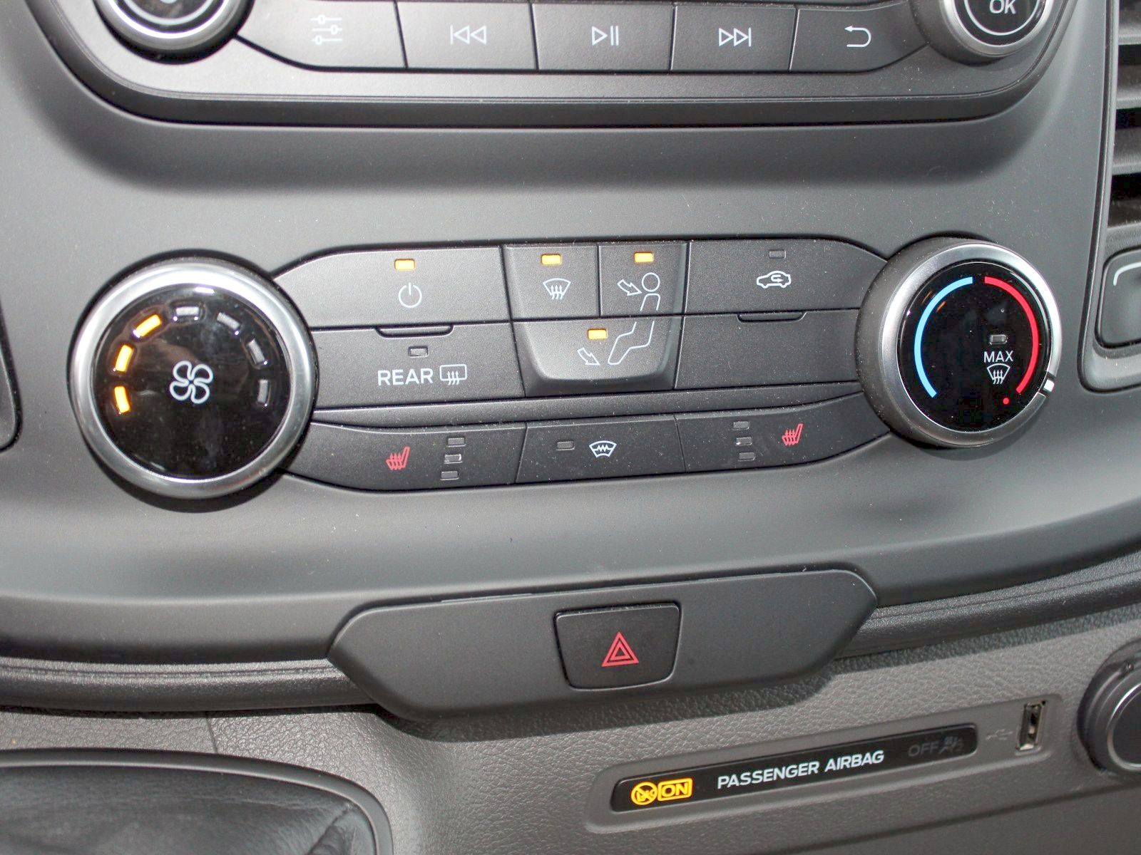 Fahrzeugabbildung Ford Transit Custom 320 L1 2,0 TDCi