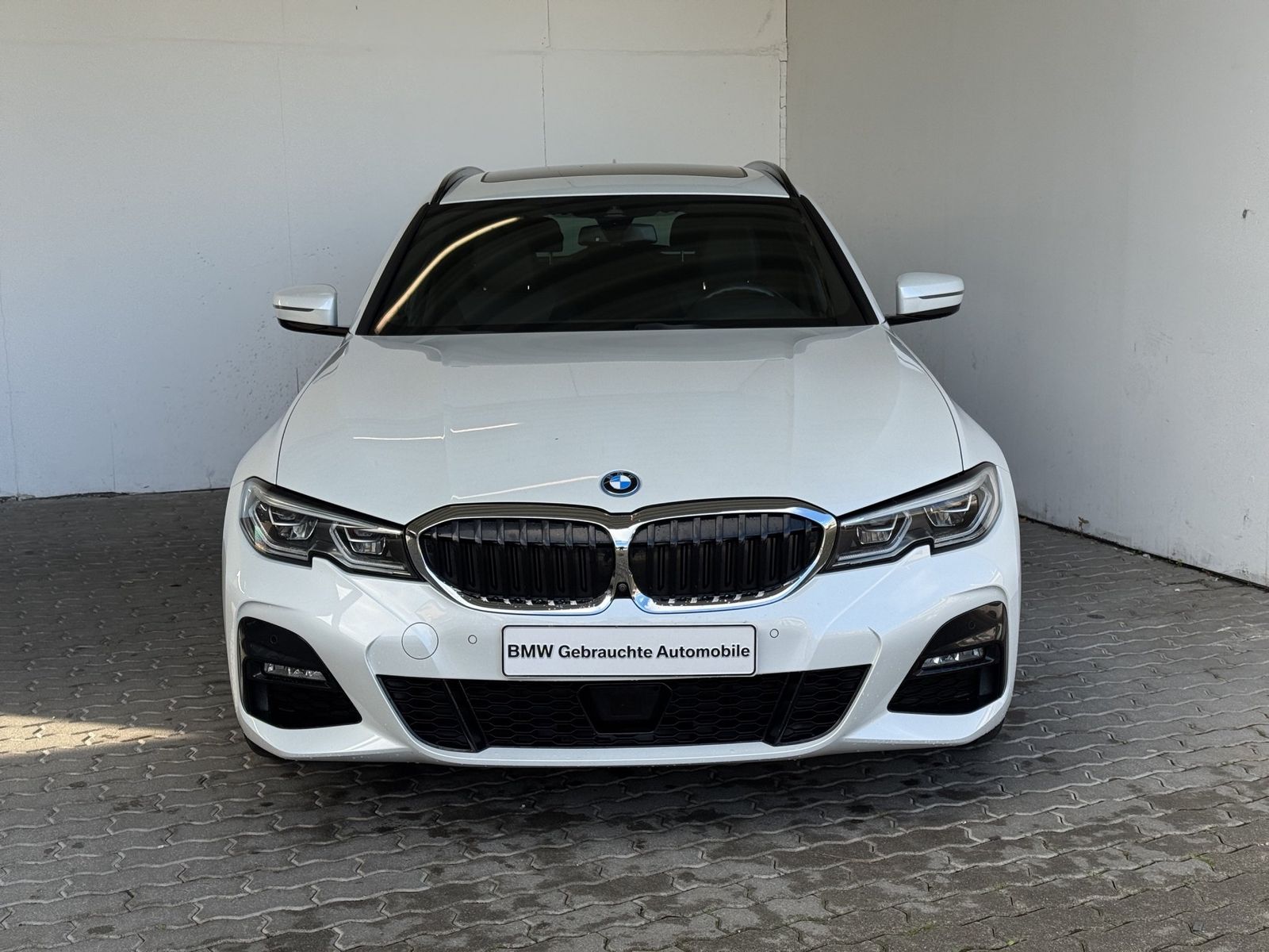 BMW 330e Touring M Sport imagem 2