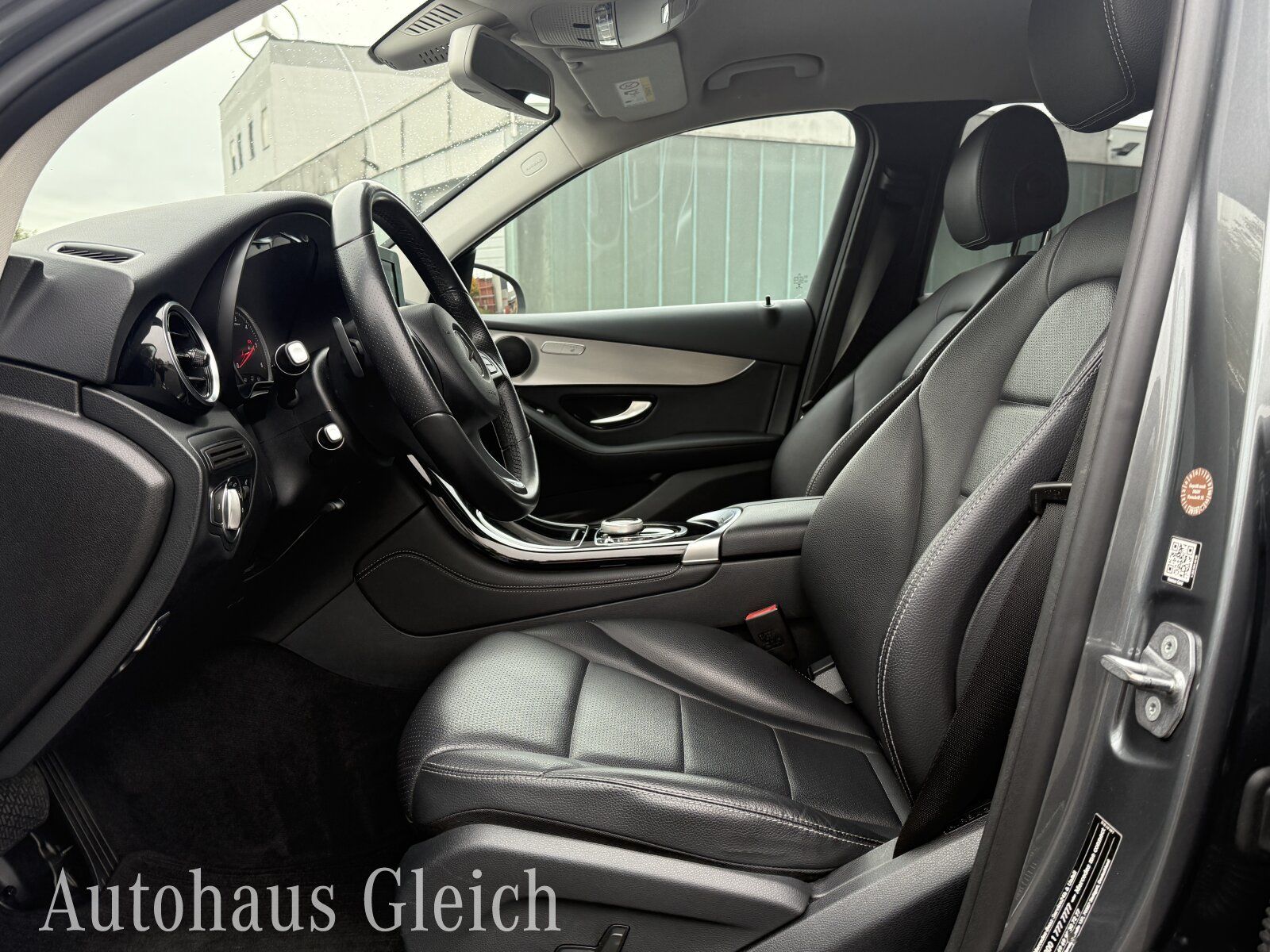 Fahrzeugabbildung Mercedes-Benz GLC 250 d Exclusive 4Matic Navi/KEYLESS-Go-Paket