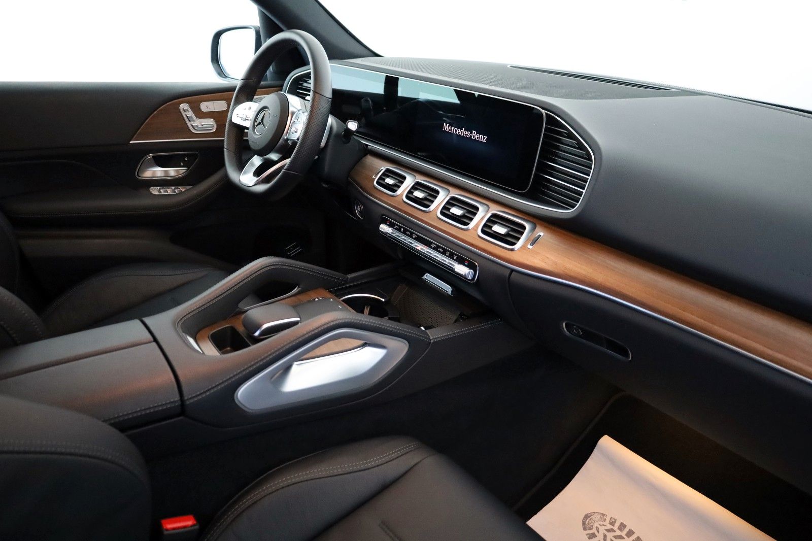 Fahrzeugabbildung Mercedes-Benz GLE 350e 4M AMG Leder,Navi,LED,PanDach,Night,360