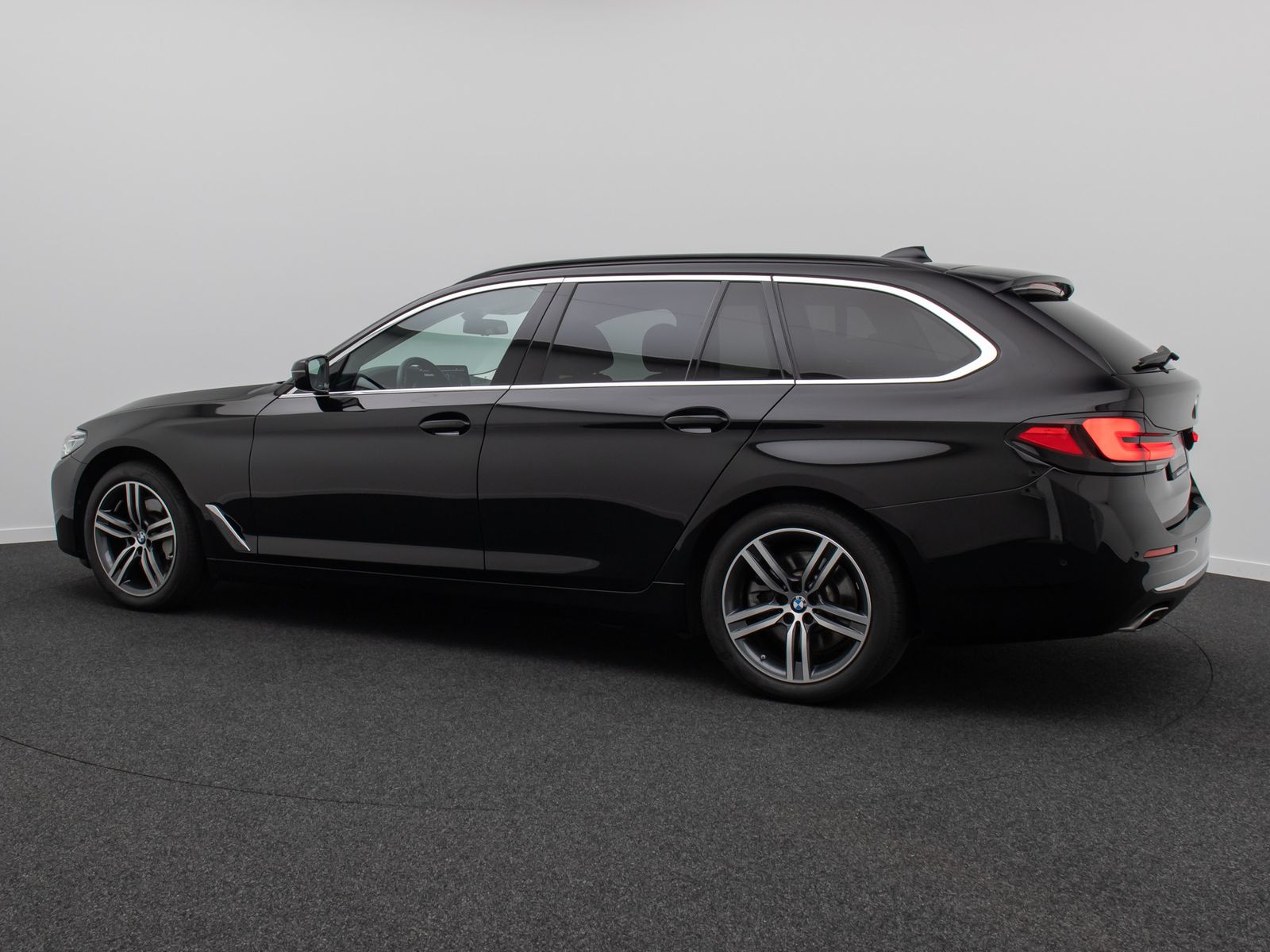 Fahrzeugabbildung BMW 530i xD Luxury Line 4xKlima AHK Kamera DAB Alarm